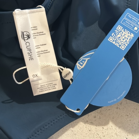 Cupshe swimsuit - Picture 3 of 4